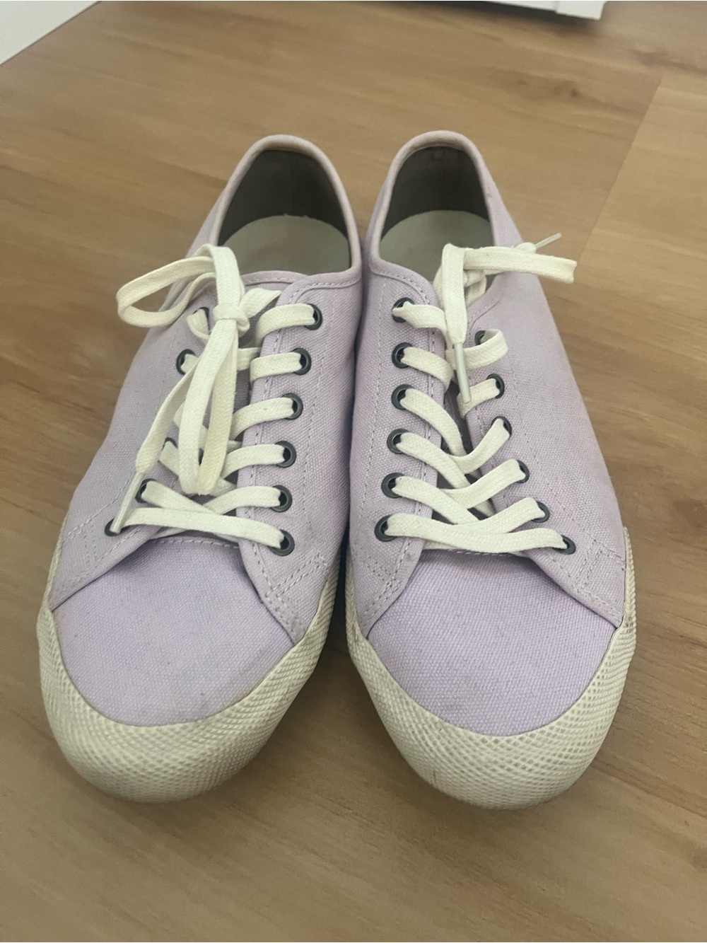 Women’s Casual Lace-Up Canvas Sneakers in Light Lavender